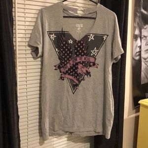 Grey tee shirt with built-in choker